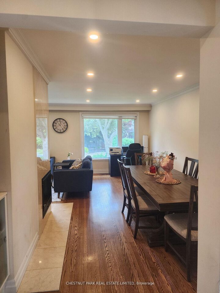 Property Photo:  184 Burbank Drive  ON M2K 1P4 