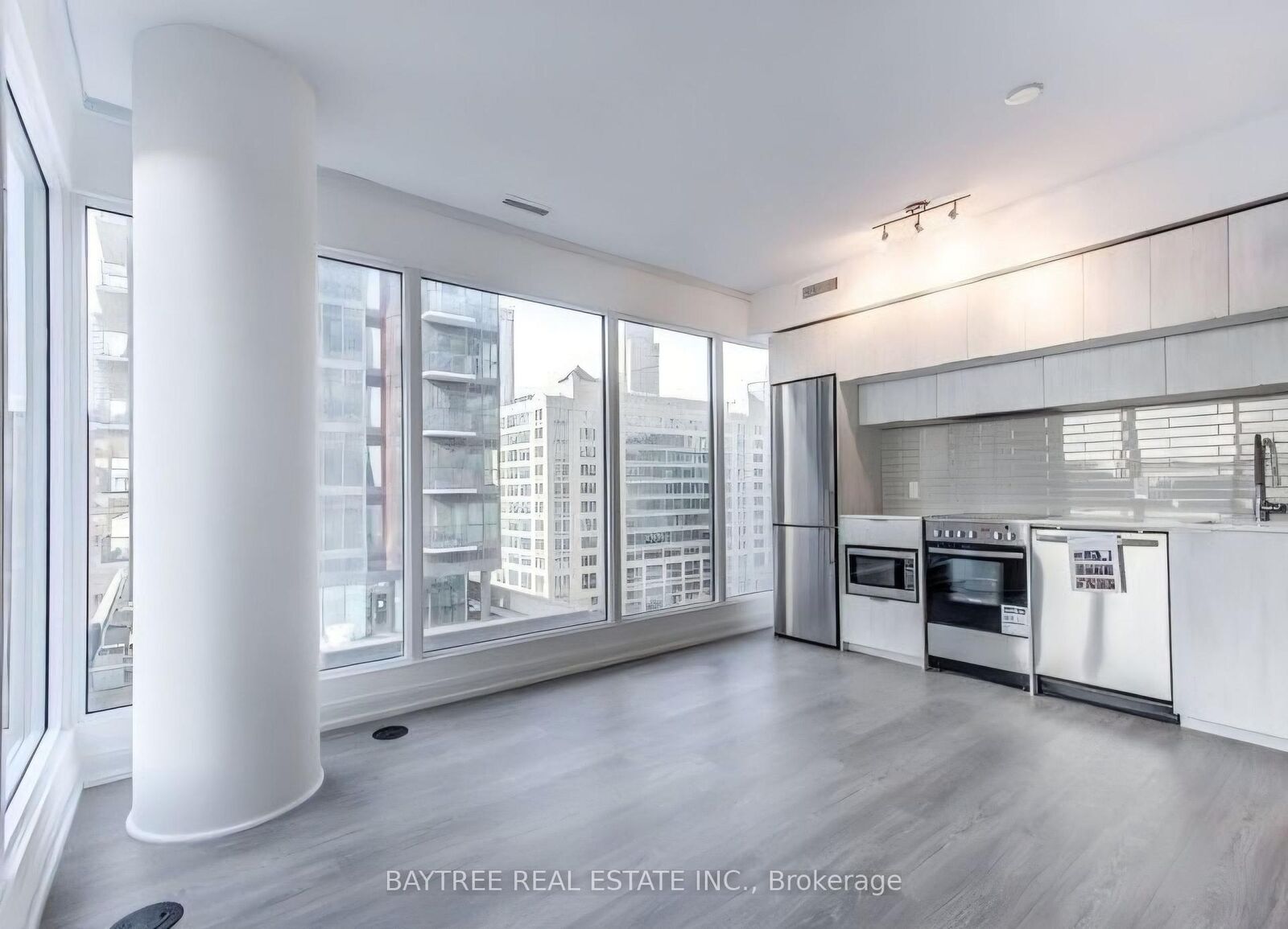 Property Photo:  181 Dundas Street E 3510  ON M5A 0N5 