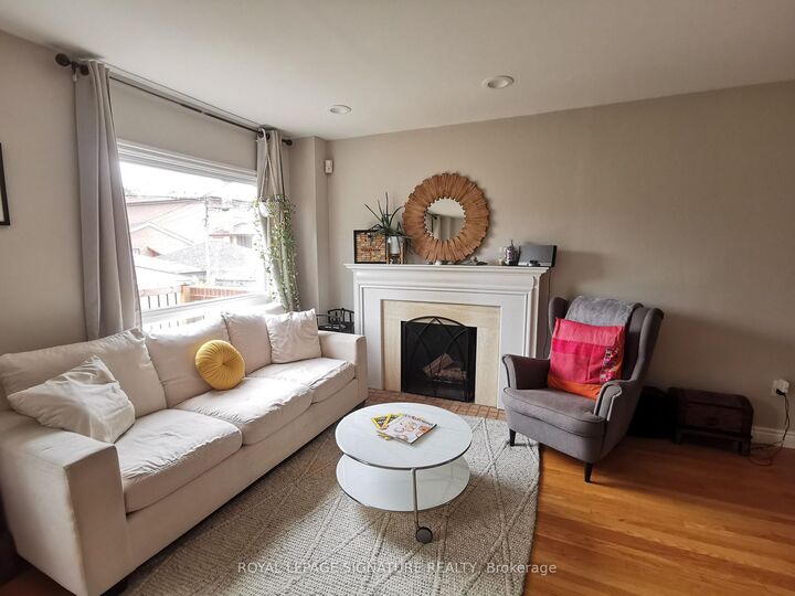 Property Photo:  13 Mulberry Crescent  ON M6C 1N4 