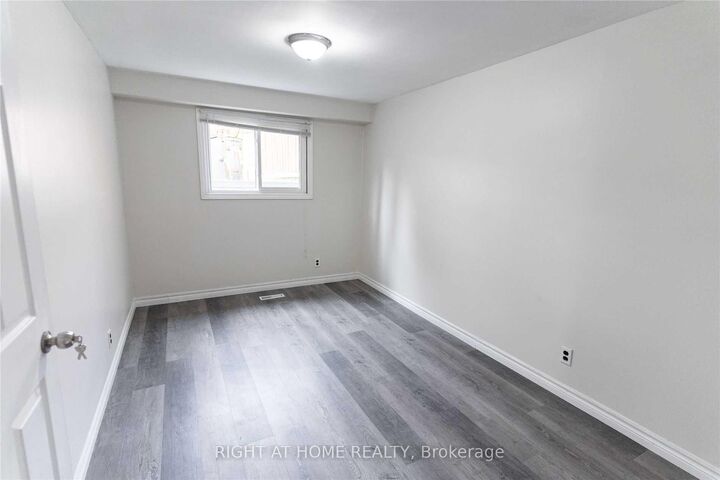 Property Photo:  270 Coventry Court  ON L1G 6H3 