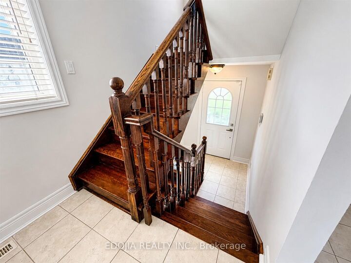 Property Photo:  215 16th Avenue 14  ON L4C 0T8 