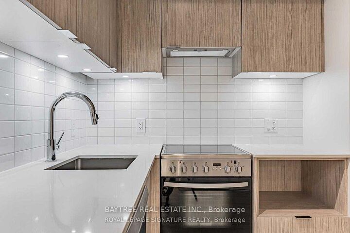 Property Photo:  395 Bloor Street E 2103  ON M4W 0B4 