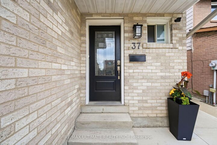 Property Photo:  37 Cathy Jean Crescent  ON M9V 4T2 