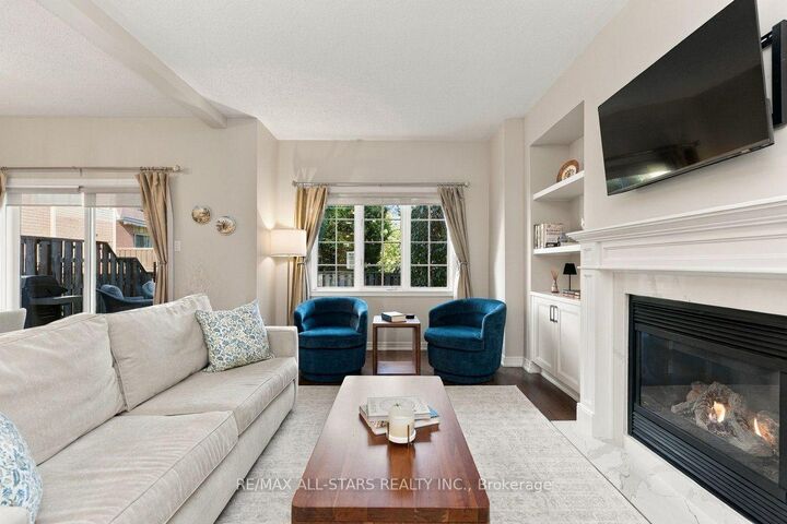 Property Photo:  39 Louisbourg Way  ON L6E 2A2 