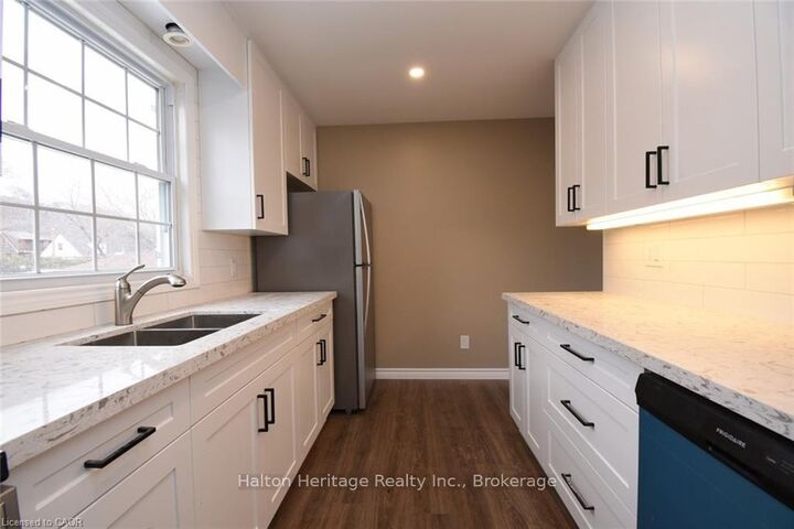 Property Photo:  342 Rosedale Avenue 1  ON L8K 4N8 