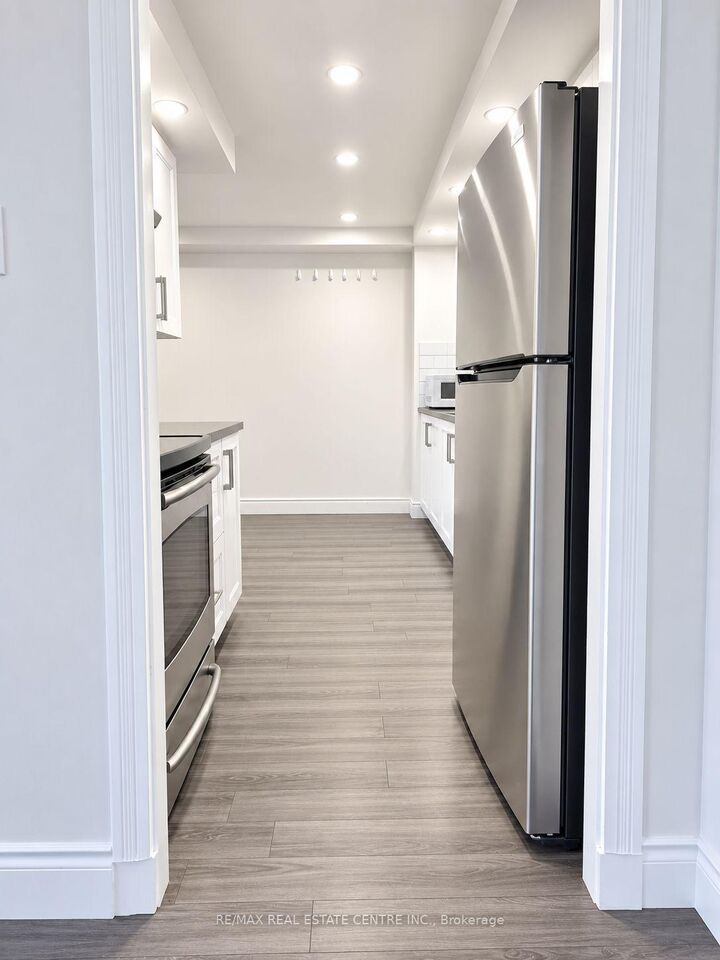 Property Photo:  627 The West Mall N/A 407  ON M9C 4X5 