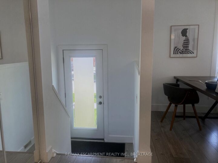 Property Photo:  17 Mellenby Street Upper  ON L8J 1E6 