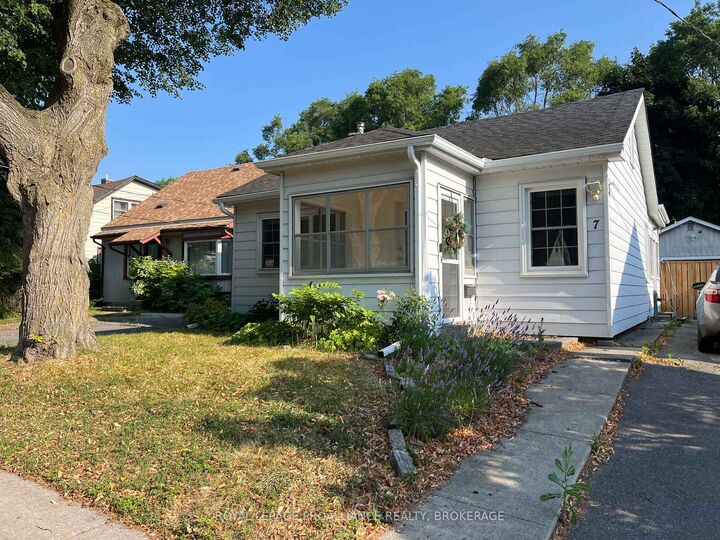 Property Photo: 7 Third Avenue ON K7K 2J4
