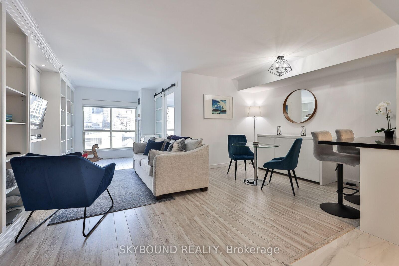 Property Photo: 25 The Esplanade N/A 2206 ON M5E 1W5