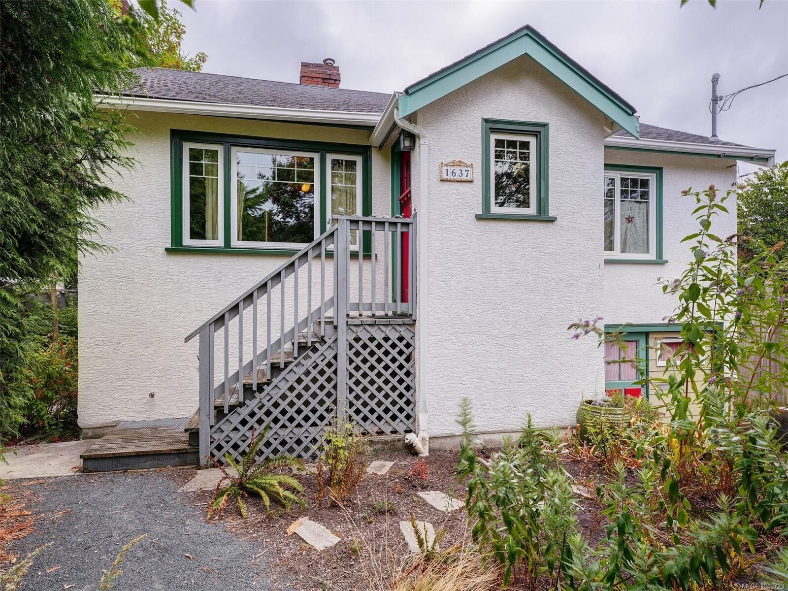 Property Photo: 1637 McRae Ave BC V8P 1H2