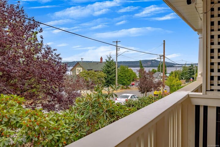 Property Photo:  645 Selby St #204  BC V9R 2S2 