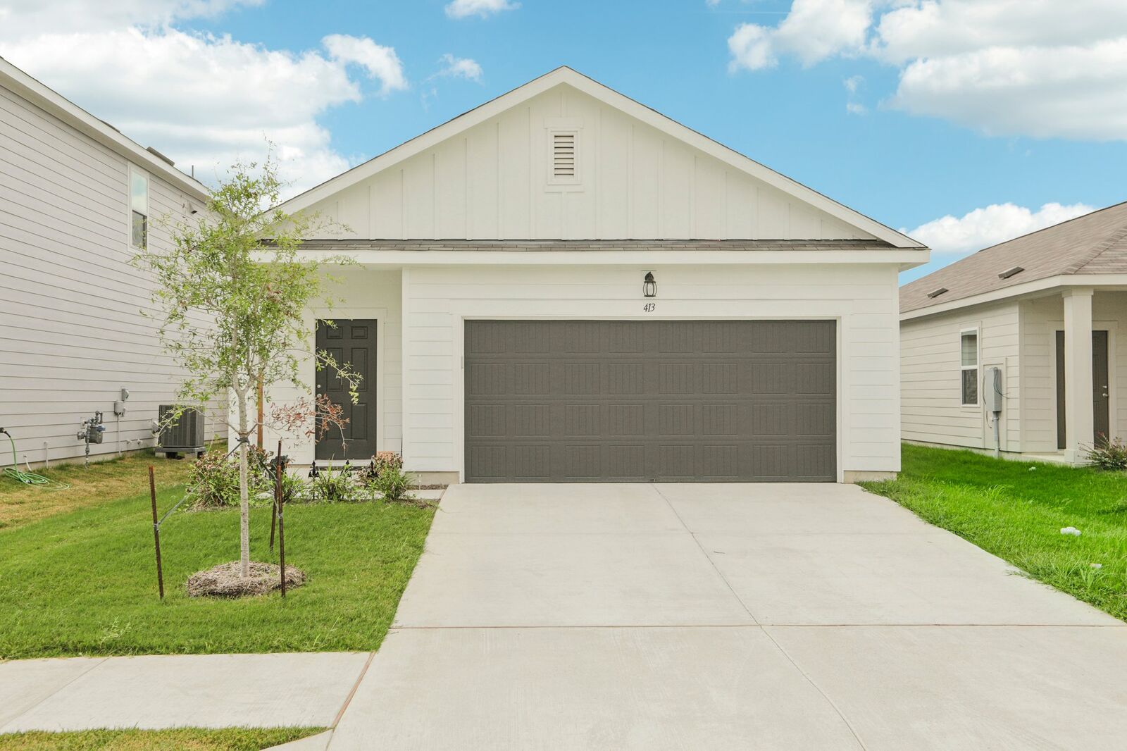 Property Photo: 703 Lagoon Drive TX 78656