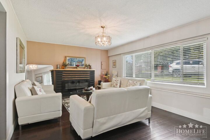 Property Photo:  11860 75A Avenue House  BC V4C 1J9 