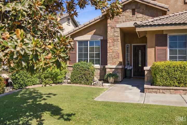 Property Photo: 5116 Silver Clover Avenue CA 93313