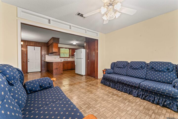 Property Photo: 4902 Sprucewood Ct LA 70714