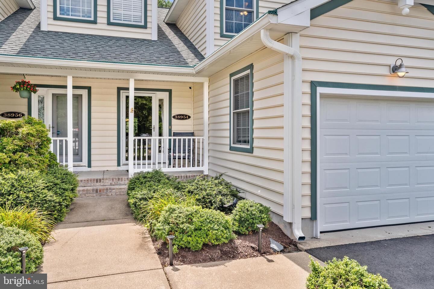 Property Photo:  38954 Pond View Court  DE 19945 