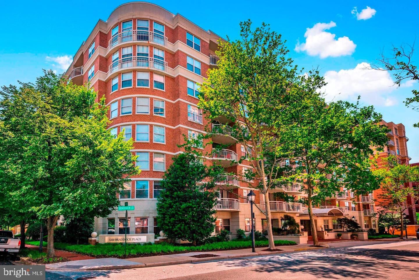 Property Photo: 1200 Braddock Place 814 VA 22314