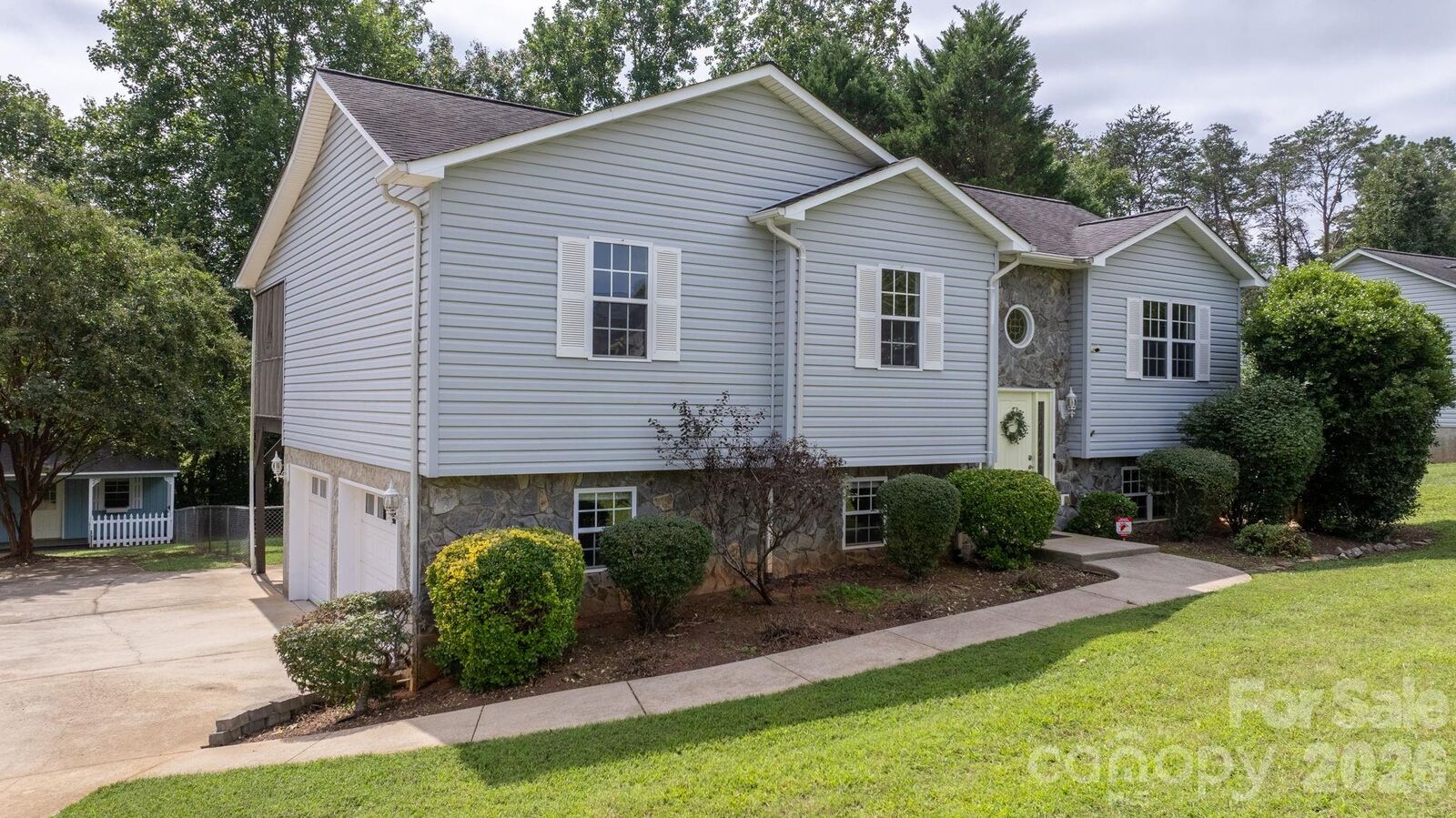 Property Photo:  2103 Samanthas Wells Lane  NC 28658 