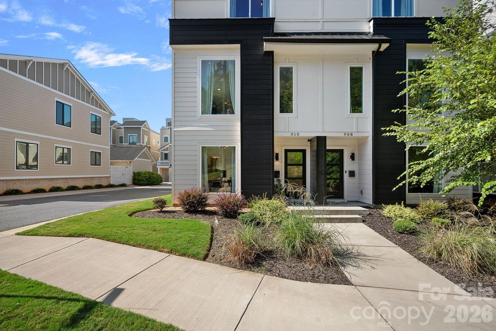 Property Photo:  910 Van Every Street  NC 28205 