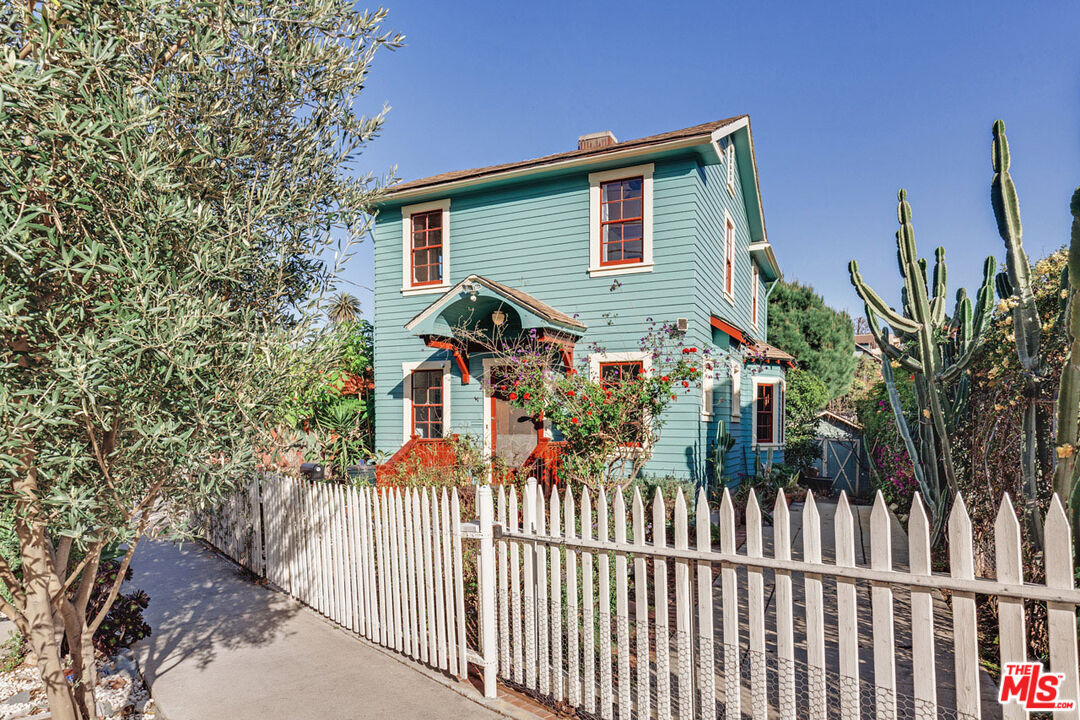 Property Photo: 1005 W Kensington Rd CA 90026