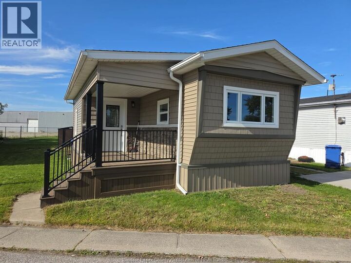 Property Photo: 22 Robin Crescent ON N8N 2S2