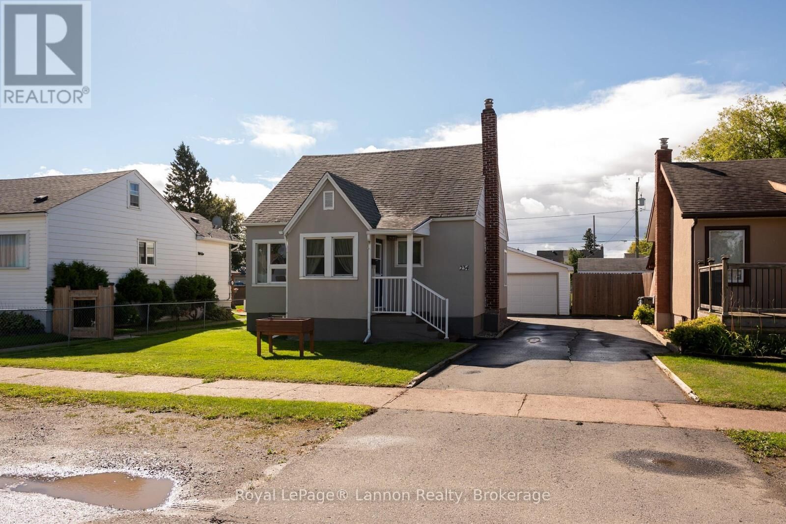Property Photo:  234 Christina Street East  ON P7E 4N7 
