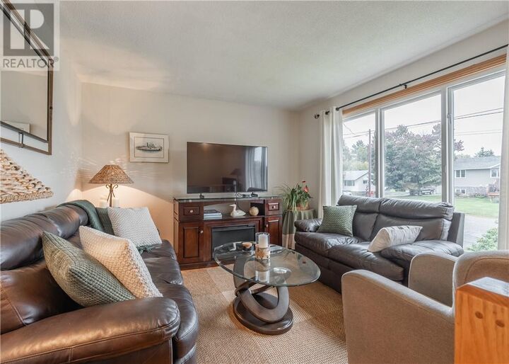 Property Photo:  3213 Parkdale Crescent  ON P3N 1A7 