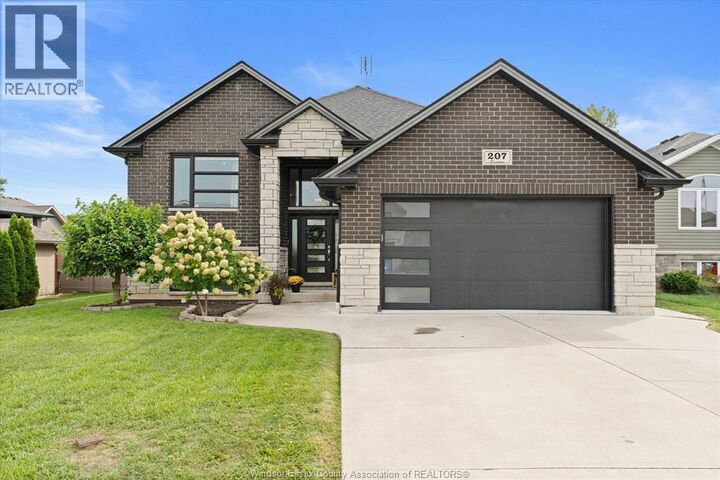 Property Photo:  207 Summer Street  ON N8L 0G6 