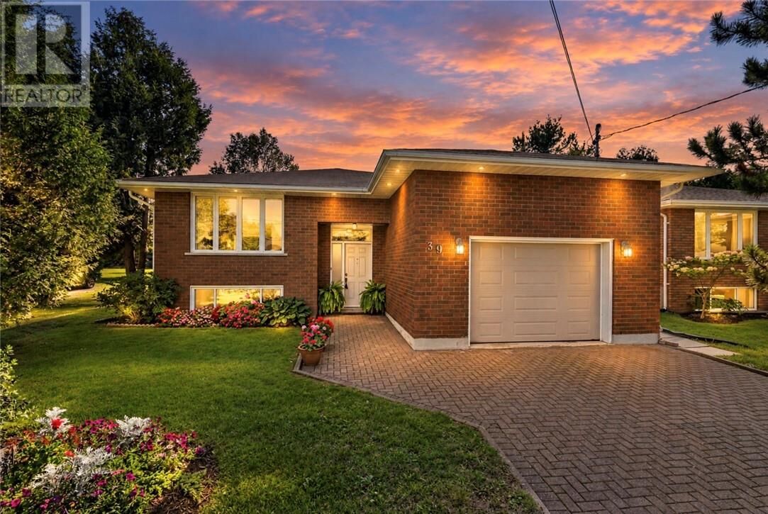 Property Photo:  39 Countryside Drive  ON P3E 5A2 