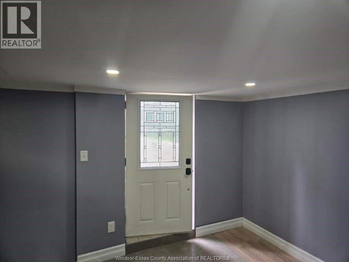 Property Photo:  1106-1108 Elm Avenue Lower  ON N9A 5H7 
