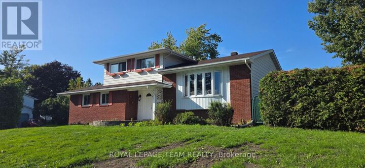 Property Photo: 13 Ridgeburn Gate ON K1B 4C7