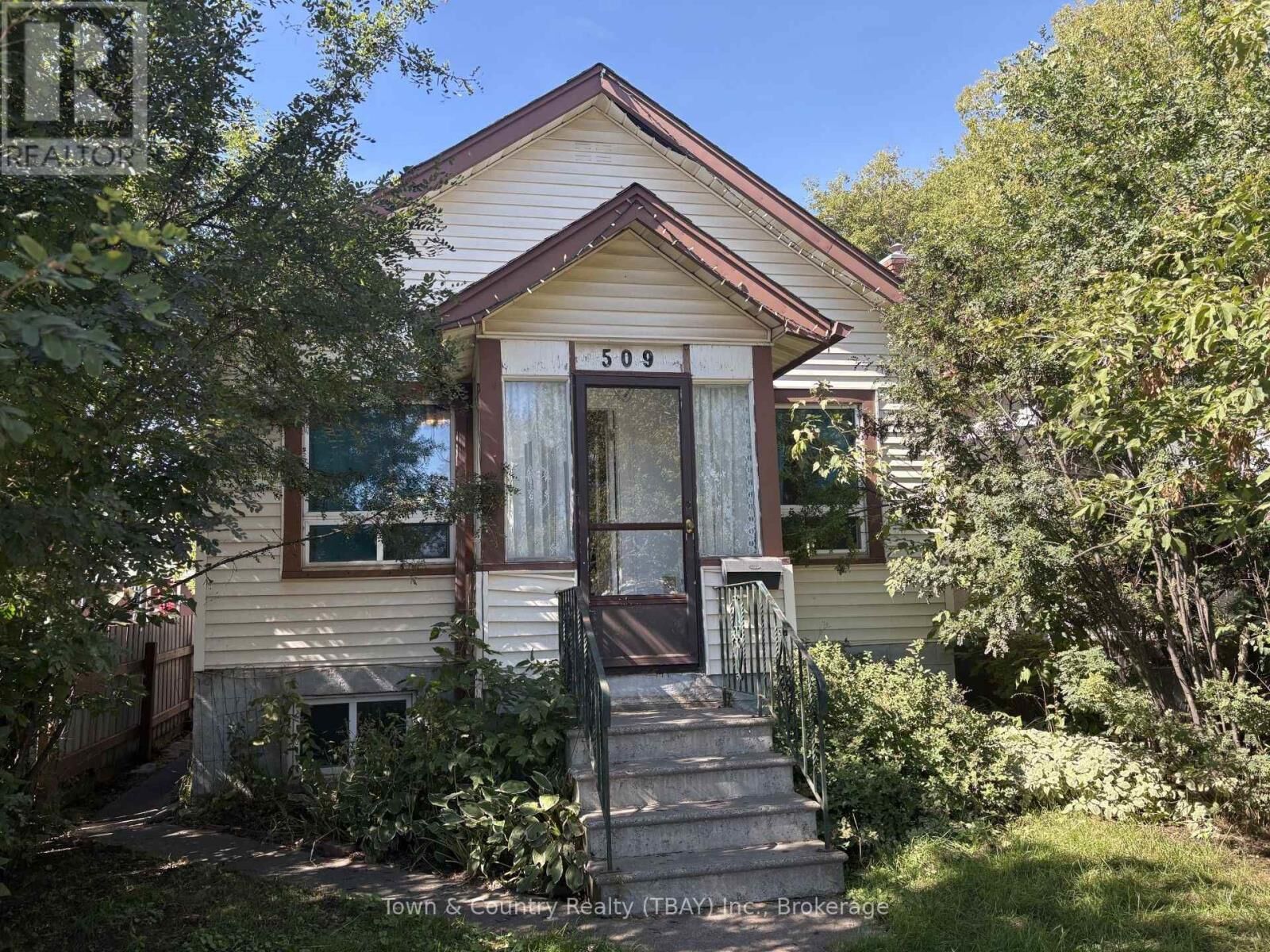 Property Photo:  509 May Street North  ON P7C 3R7 