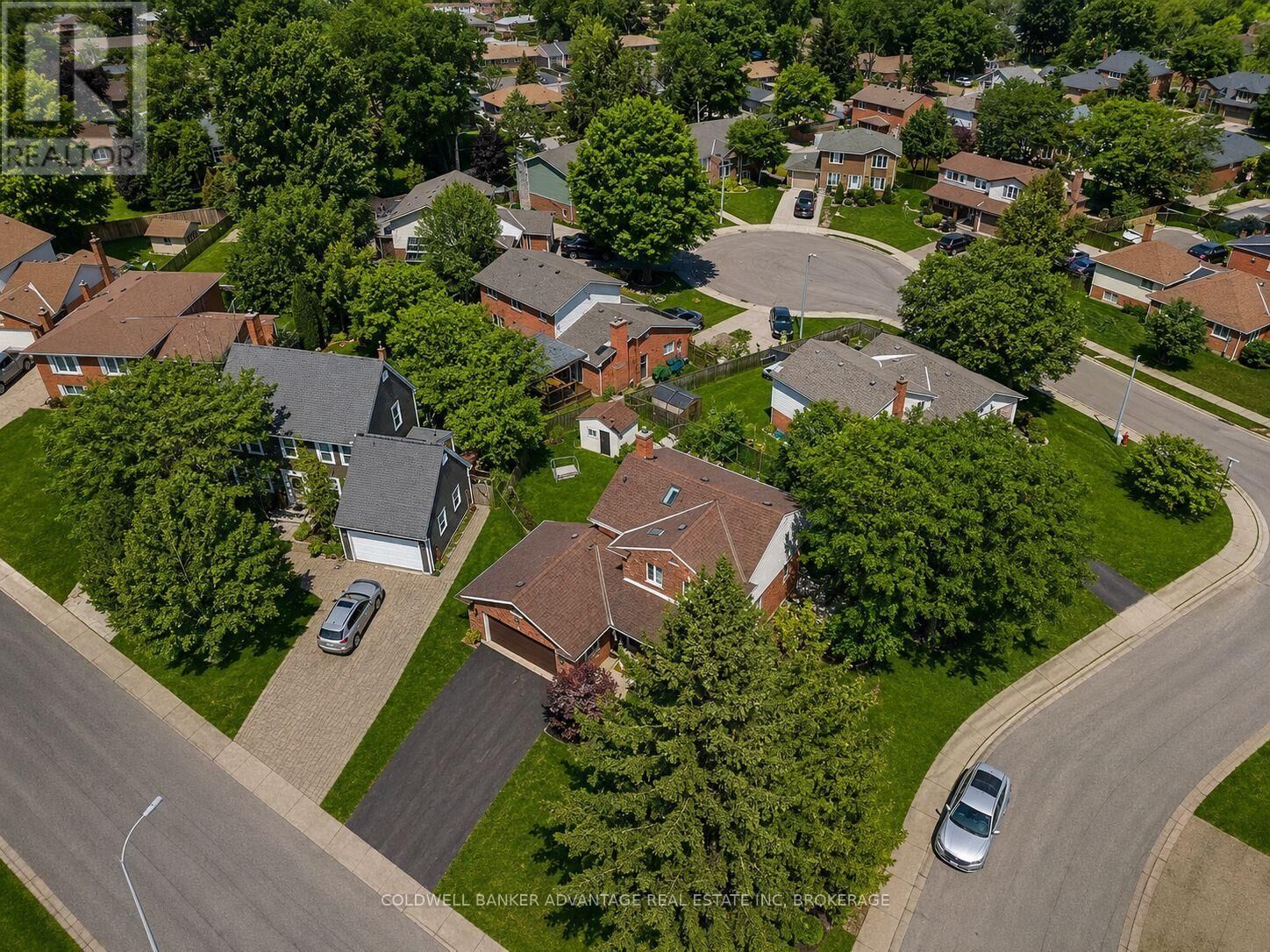 Photo de la propriété:  28 Dixon Crescent  ON L3C 6P4 