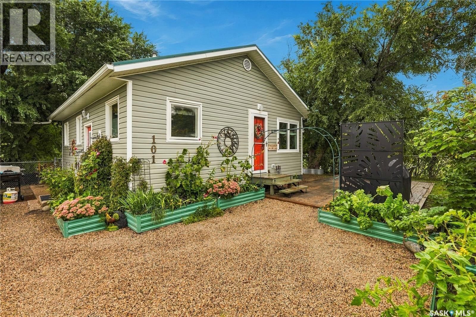 Property Photo:  101 Margaret Street  SK S0G 0L0 
