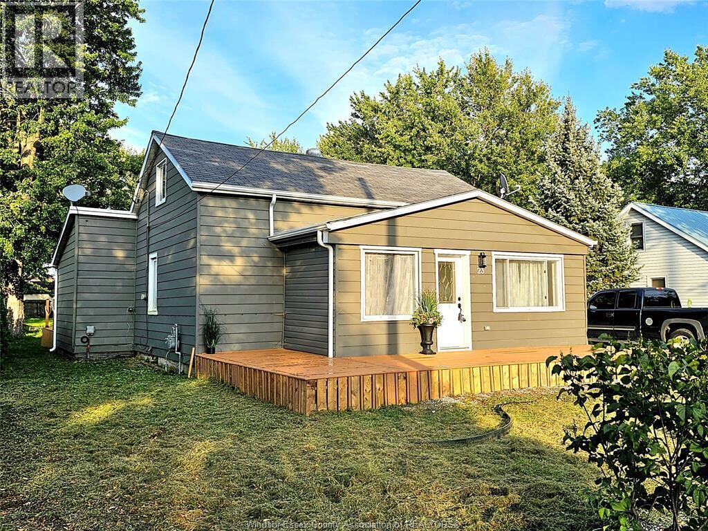 Property Photo:  23 Ella Street South  ON N0P 2L0 