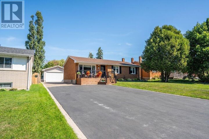 Photo de la propriété:  42 Niagara Dr  ON P6B 4L7 