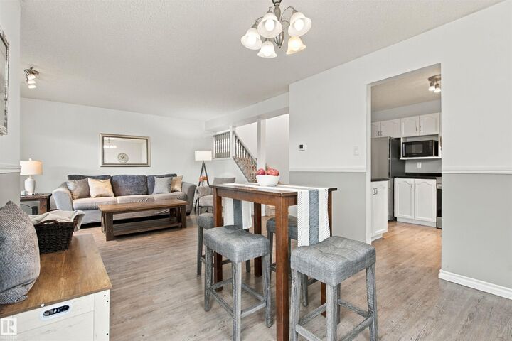 Property Photo:  1912 6 Street  AB T9M 1M3 