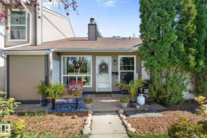 Property Photo:  11230 18 Avenue NW  AB T6J 4T9 
