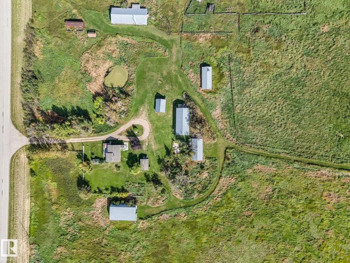 Property Photo:  55431 Hwy 777  AB T0E 1V0 