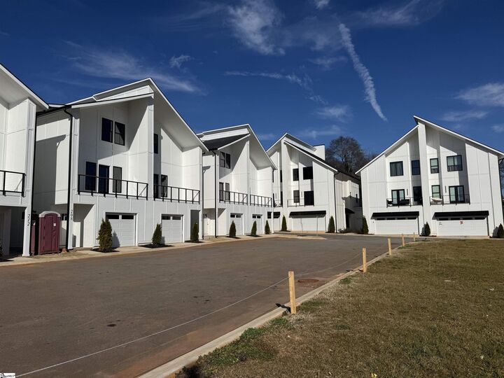 Property Photo: 212 Ackert Way SC 29605
