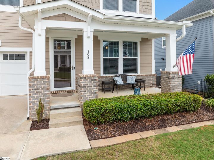 Property Photo: 709 Saint Laurent Way SC 29681