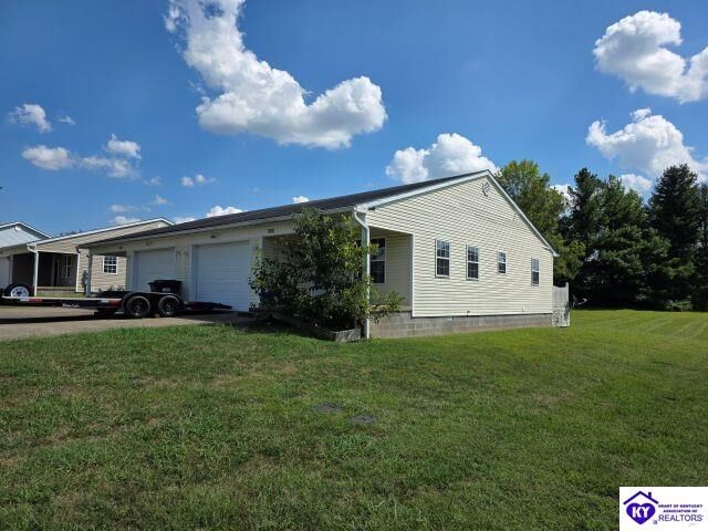 Property Photo: 102 Woebegona Way KY 40013