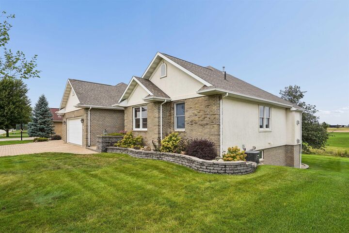 Property Photo:  152 Eagle Ridge Dr.  IA 50677 