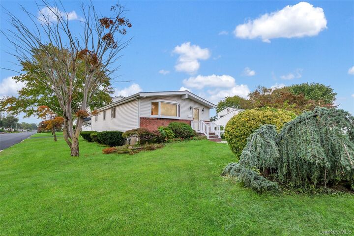 Property Photo:  423 Westview Avenue  NY 11729 
