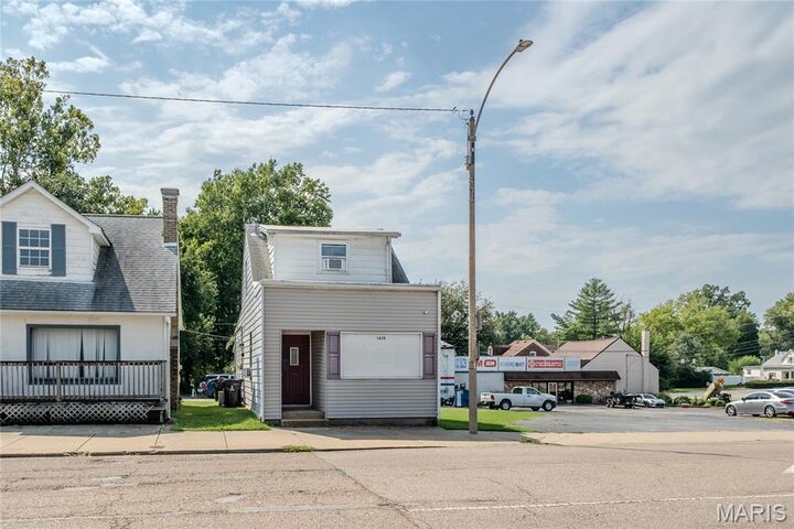 Property Photo: 1610 W Main Street IL 62220