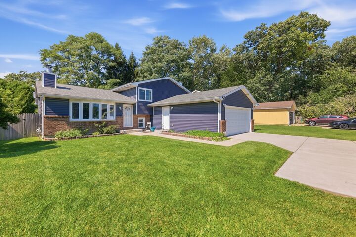 Property Photo: 1818 N Sheridan Road IL 60087