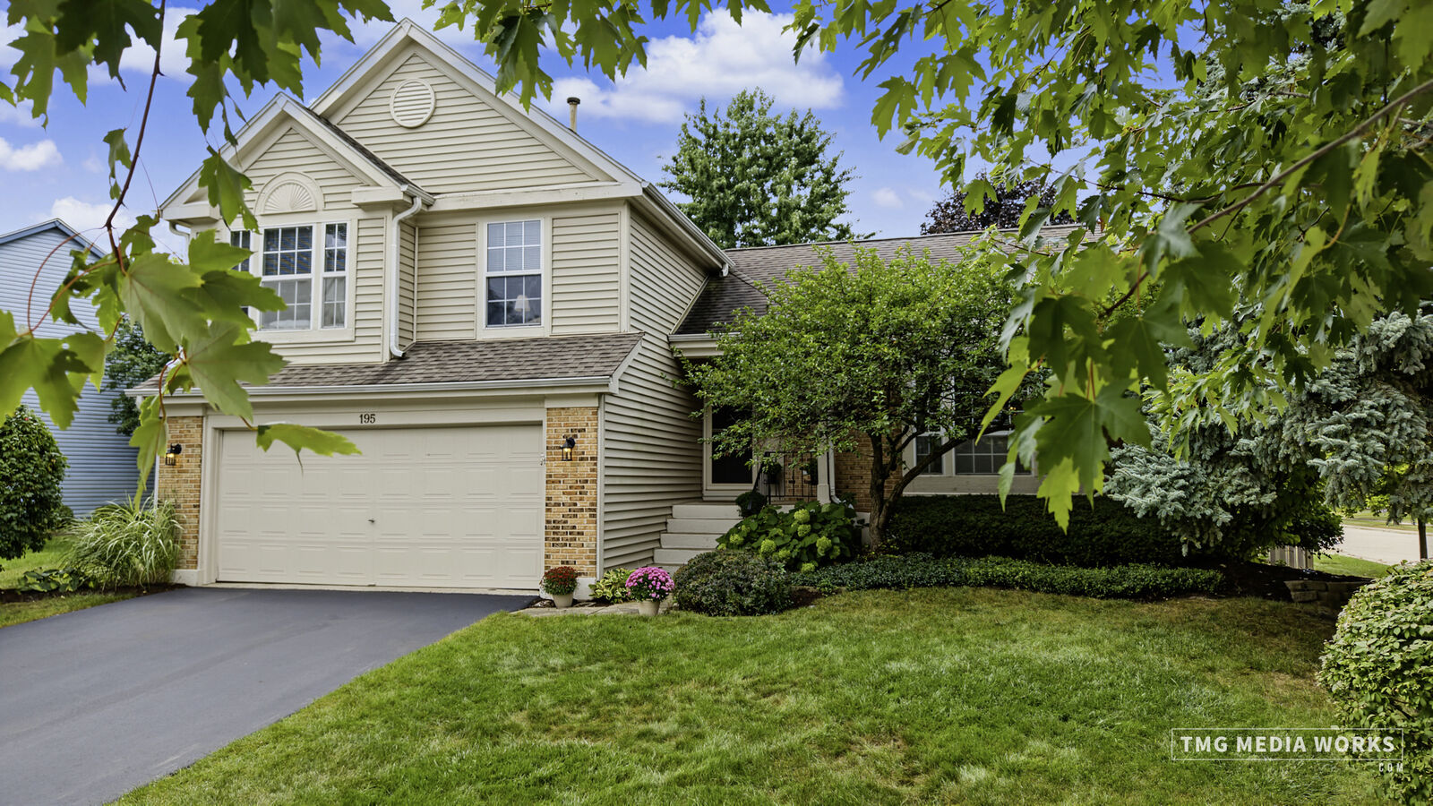 Property Photo: 195 Meadow Lakes Boulevard IL 60504