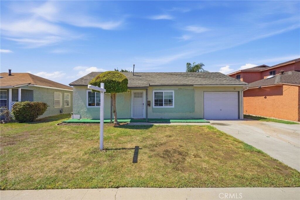 Property Photo: 725 S Taper CA 90220