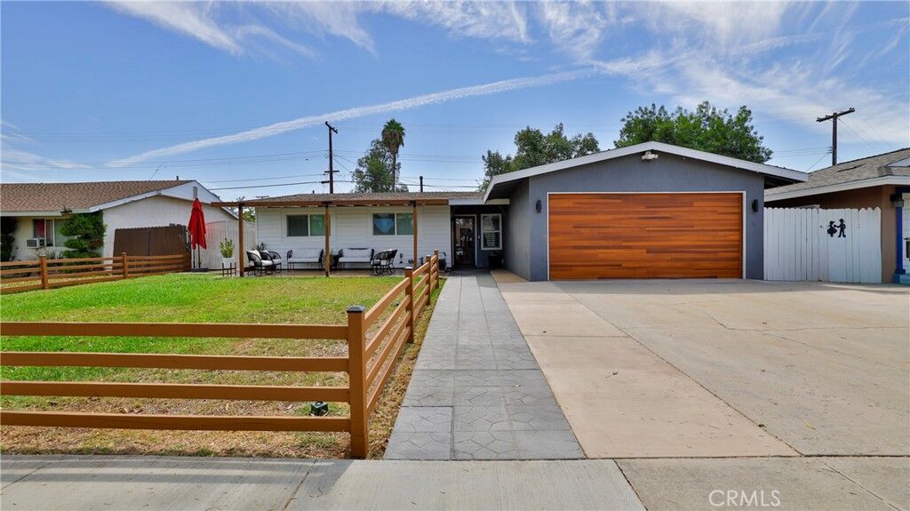 Property Photo: 10068 Fox CA 92503