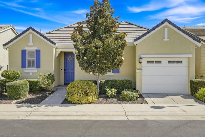Property Photo: 7439 Chatterton Way CA 95829